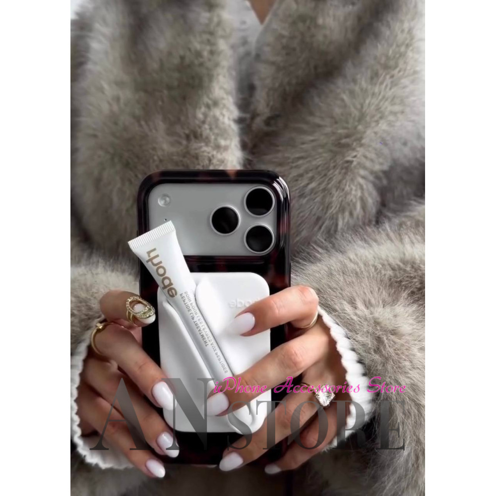 Rhode Snap-On Lip Case — білий магнітний тримач для блиску для губ